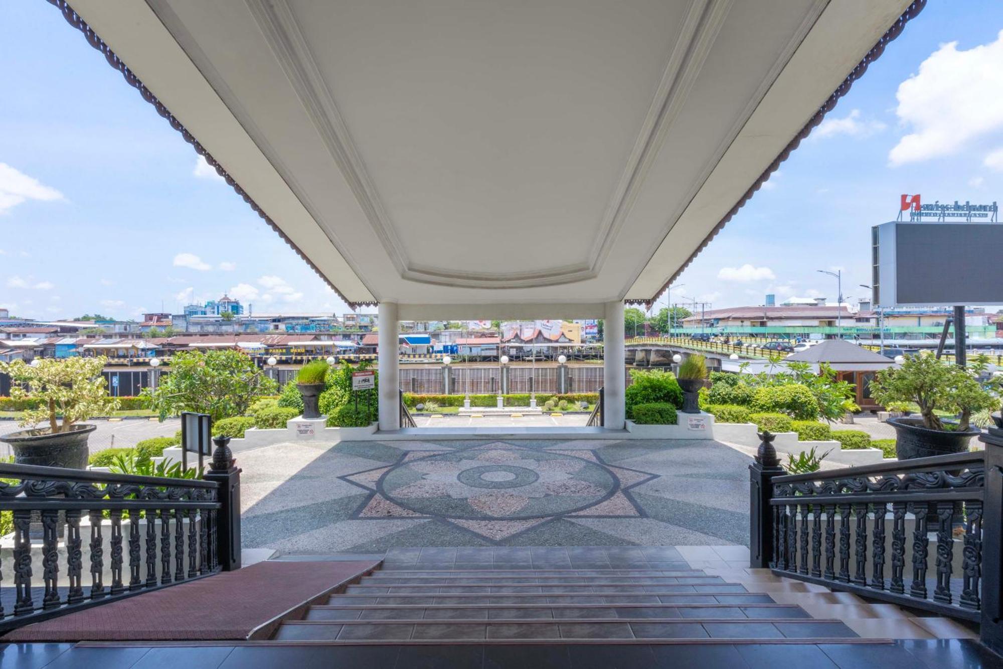 Swiss-Belhotel Borneo Banjarmasin Exterior photo
