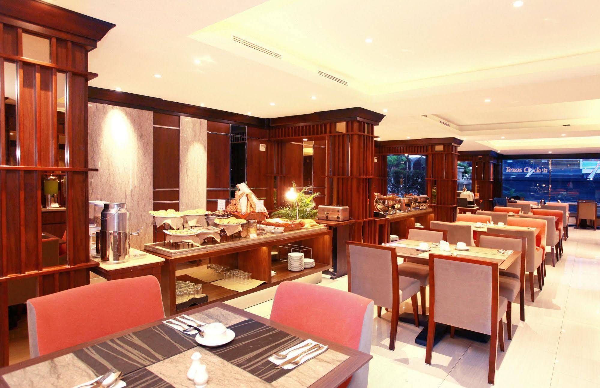 Swiss-Belhotel Borneo Banjarmasin Exterior photo